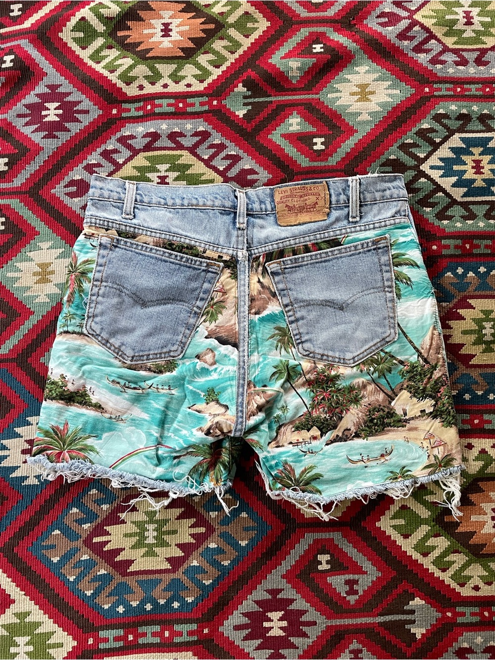 Vintage Levi’s Hawaii distressed shorts - Picture 6 of 9